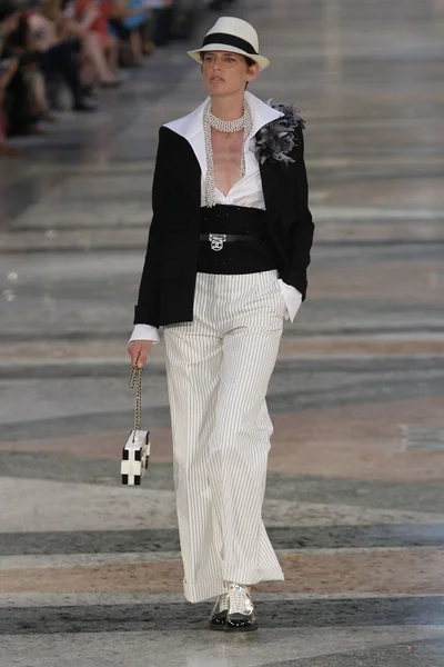 Look 1
